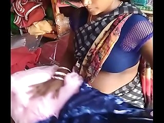 desi sexy black aunty in saree shop